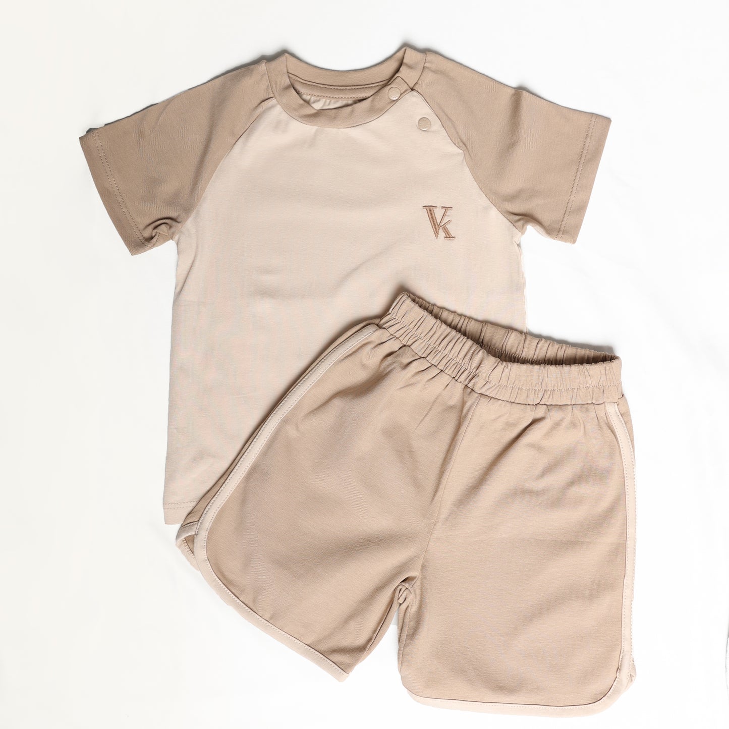 T-Shirt und Shorts Set